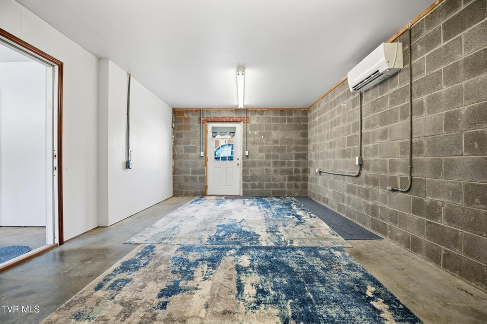 Photo #29: 528 Main Street