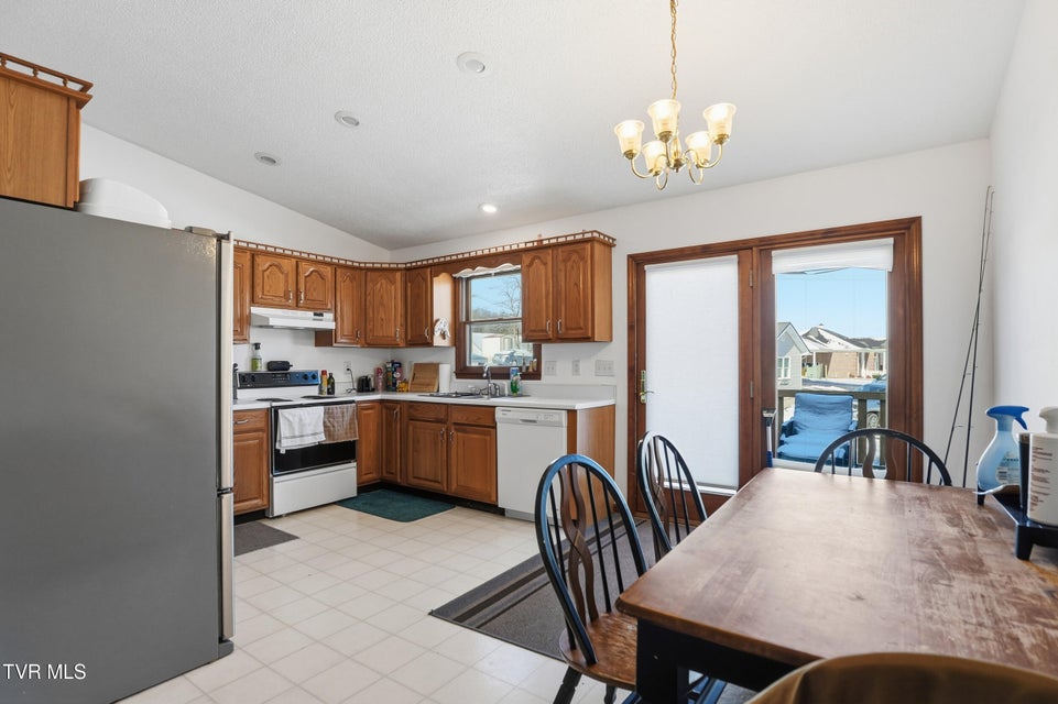 Photo #10: 528 Main Street