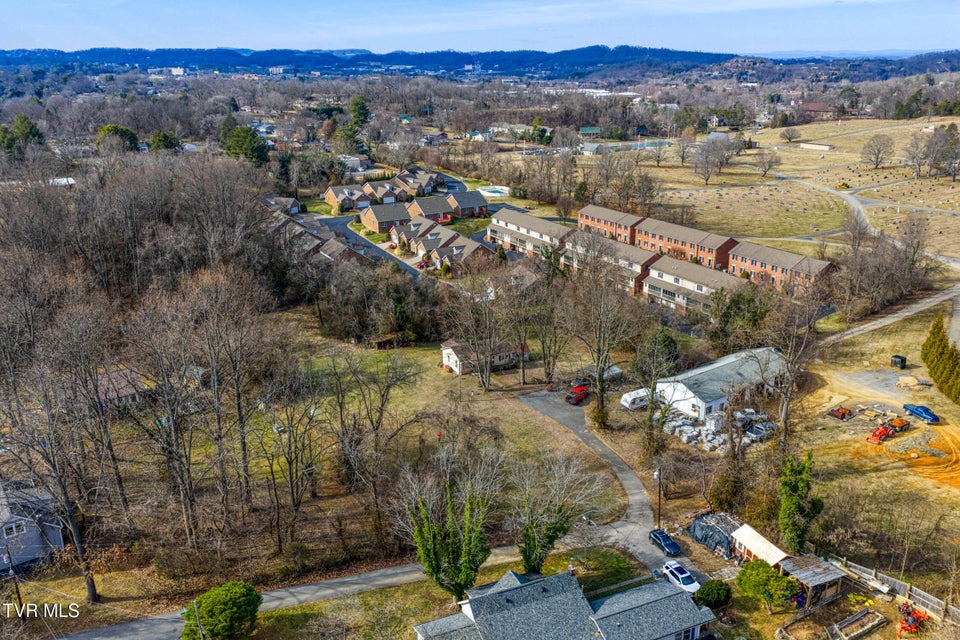 Photo #16: 1605 Lynnwood Drive