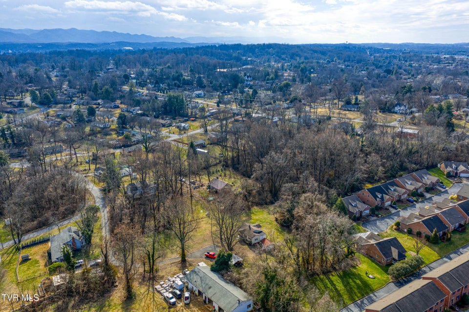 Photo #17: 1605 Lynnwood Drive