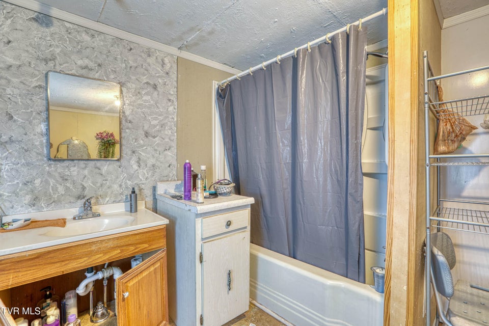 Photo #30: 1605 Lynnwood Drive