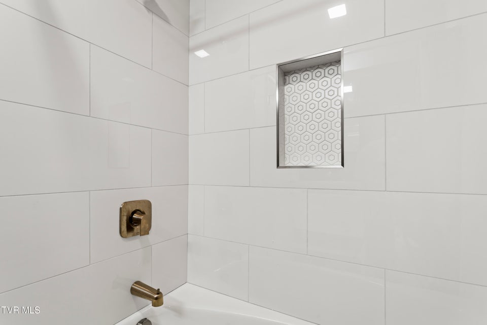 Photo #33: 2112 Knob Creek Road