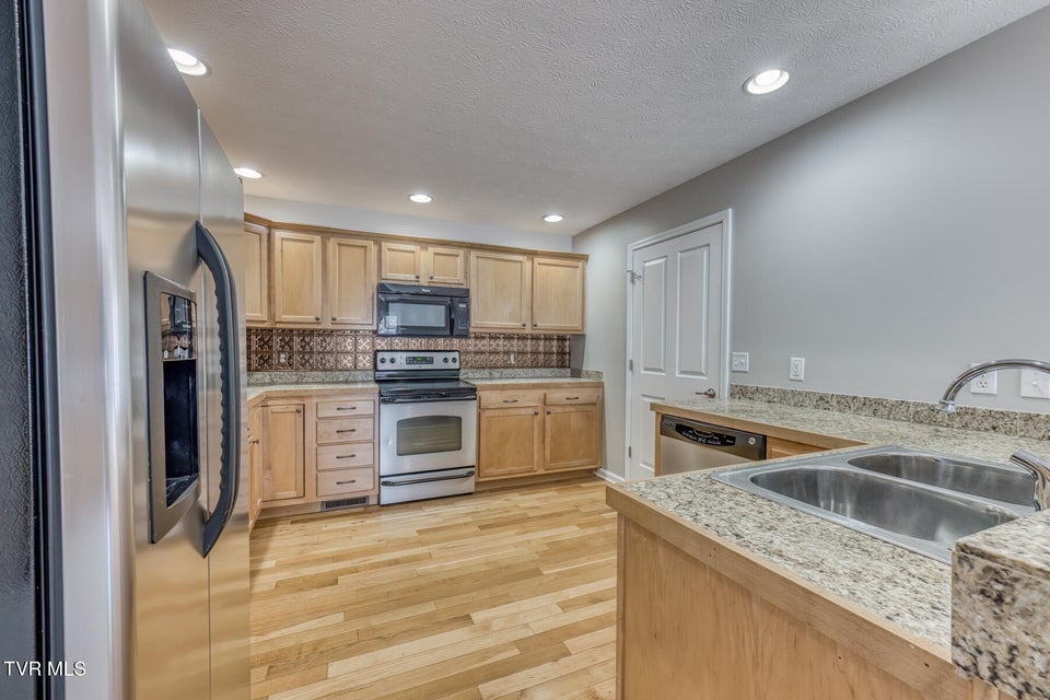 Photo #10: 15096 Denham Drive
