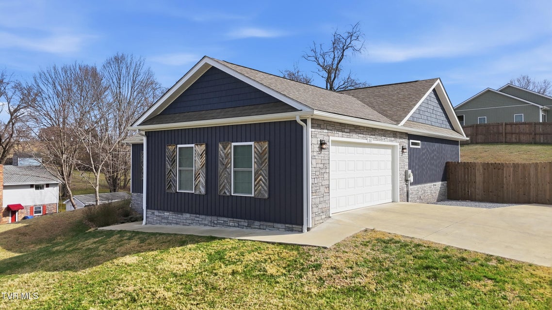 Photo #39: 707 Cherokee Street