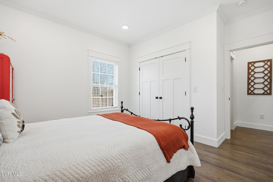 Photo #25: 707 Cherokee Street