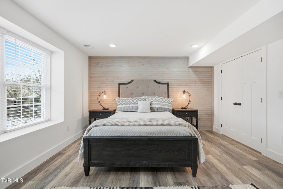 Photo #29: 707 Cherokee Street