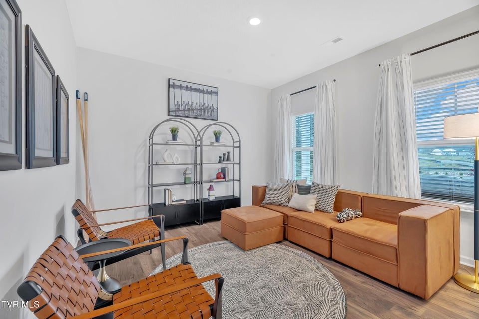 Photo #3: 215 Artist Avenue 