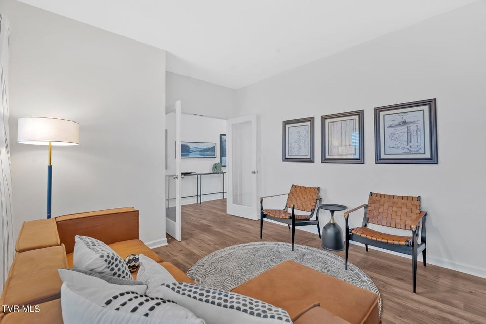 Photo #4: 215 Artist Avenue 