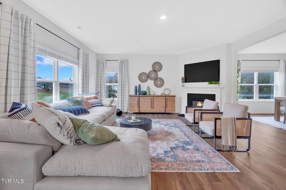 Photo #10: 215 Artist Avenue 