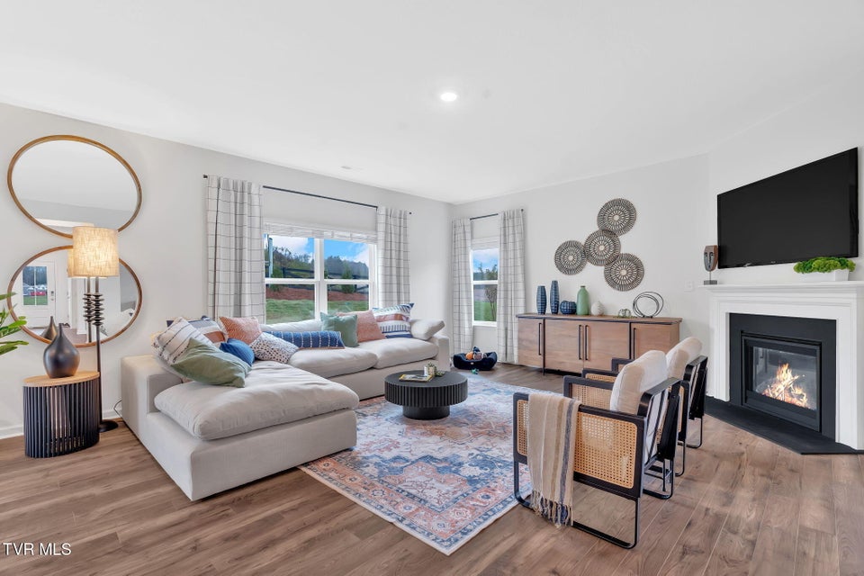 Photo #11: 215 Artist Avenue 