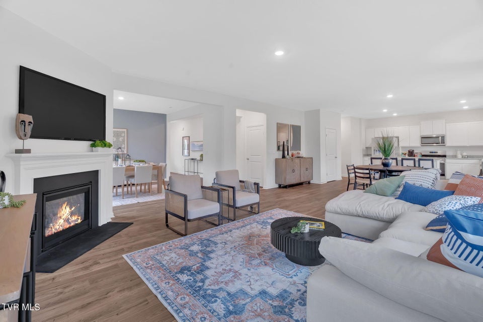 Photo #13: 215 Artist Avenue 