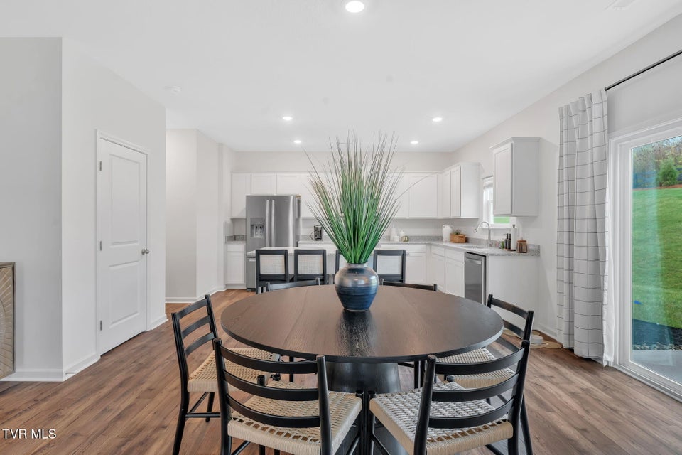 Photo #14: 215 Artist Avenue 