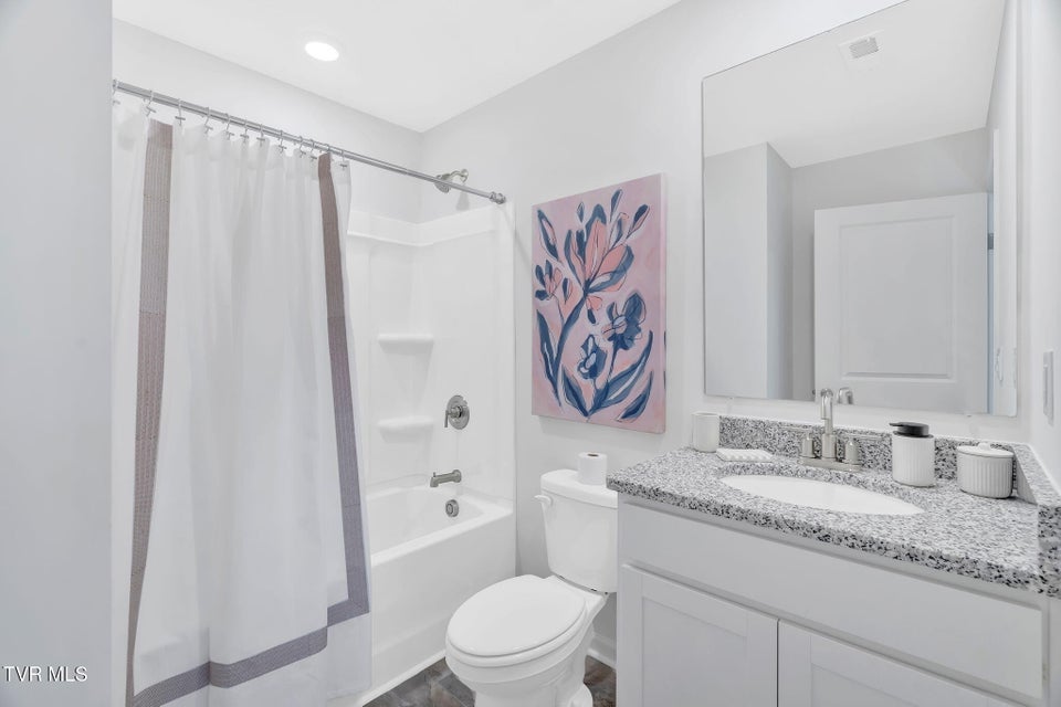 Photo #25: 215 Artist Avenue 