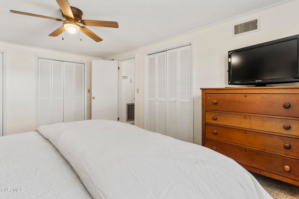 Photo #40: 2112 Knob Creek Road