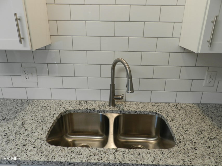 Photo #23: 460 Park Street