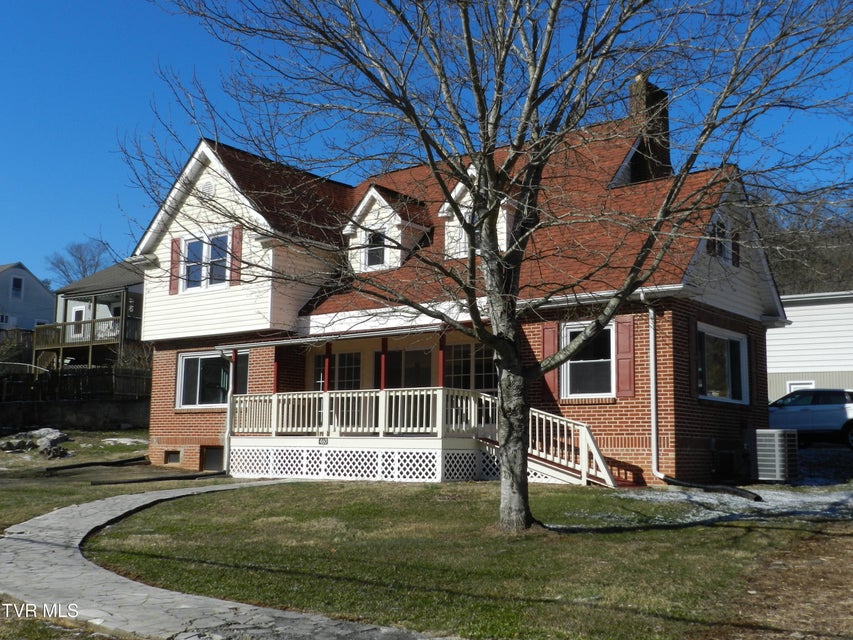 Photo #2: 460 Park Street