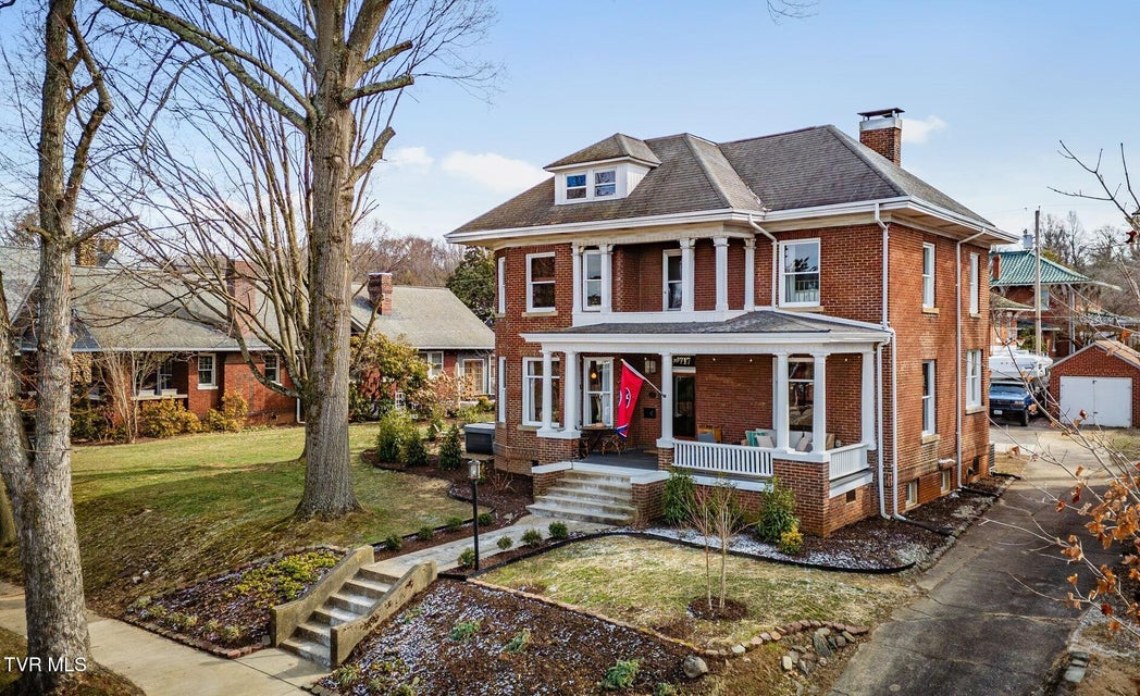 Photo #2: 717 Pine Street