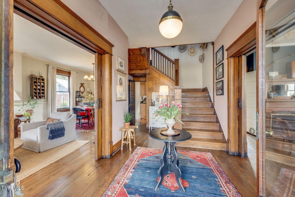 Photo #4: 717 Pine Street