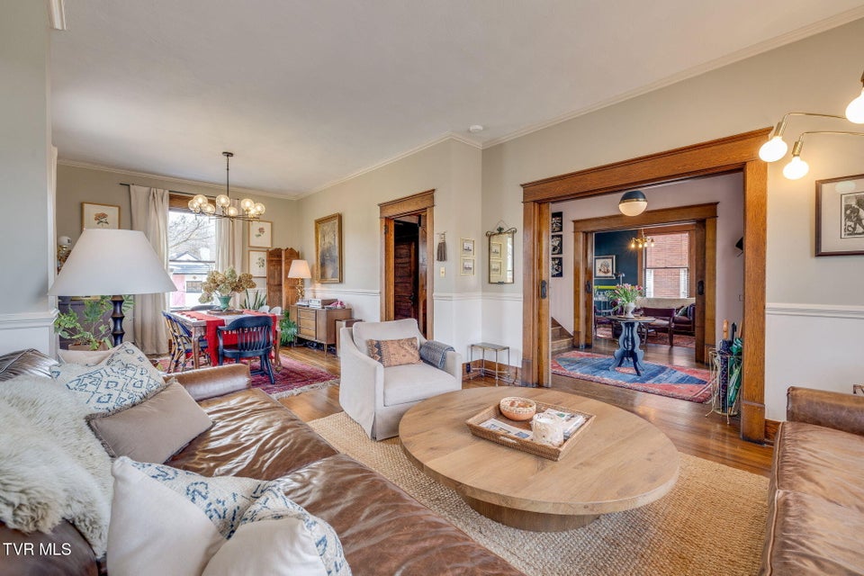 Photo #6: 717 Pine Street