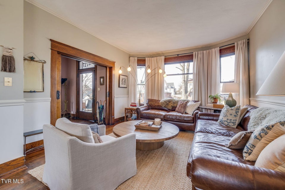 Photo #7: 717 Pine Street