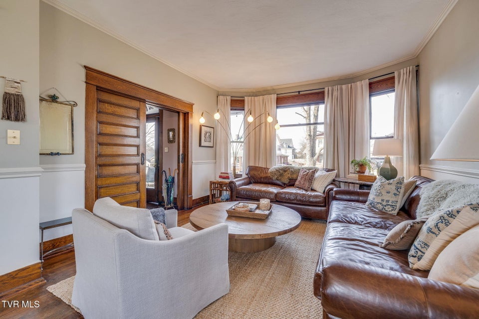 Photo #8: 717 Pine Street