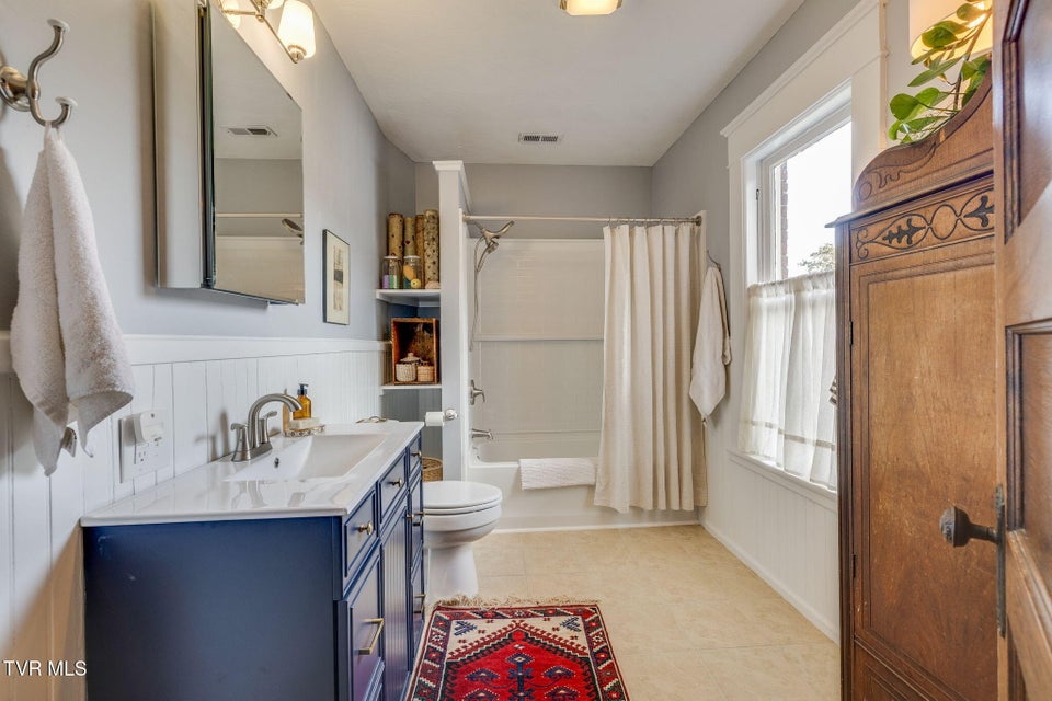 Photo #30: 717 Pine Street