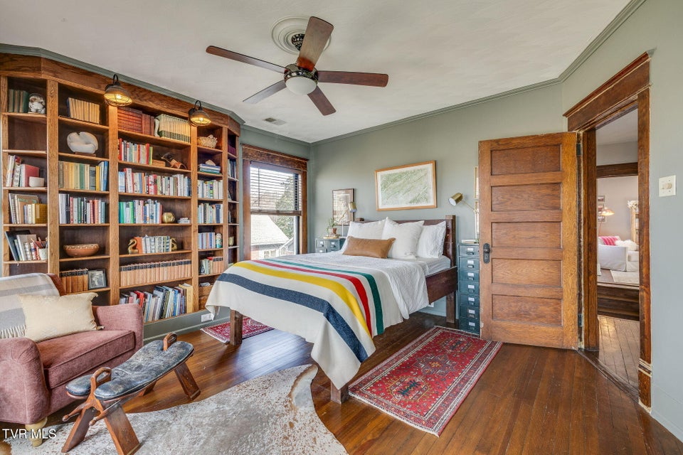 Photo #32: 717 Pine Street