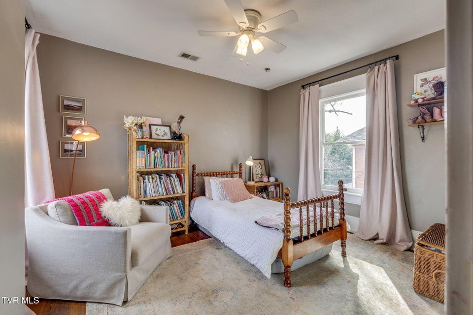 Photo #34: 717 Pine Street