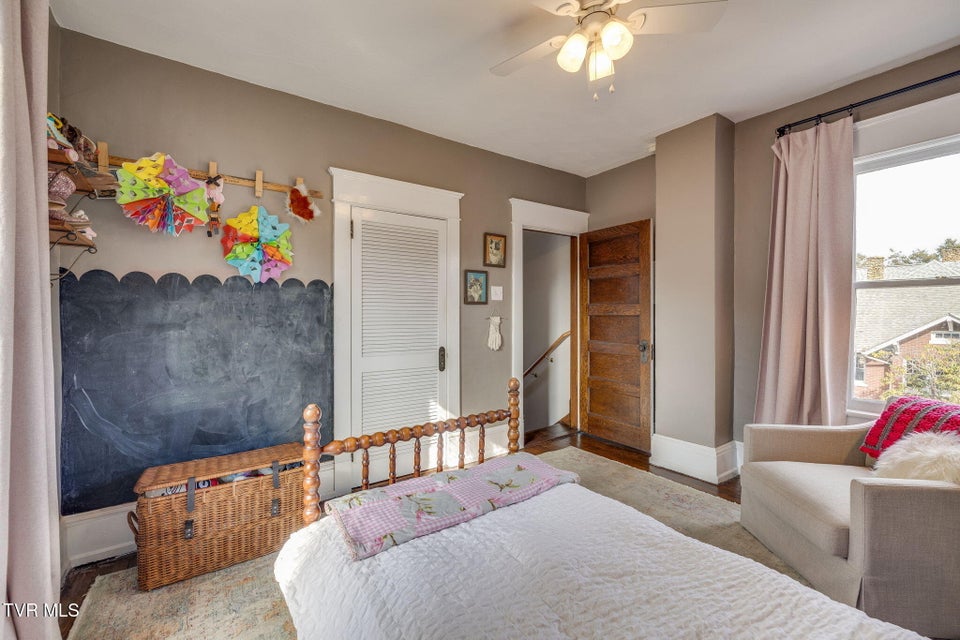 Photo #35: 717 Pine Street