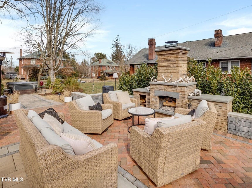 Photo #37: 717 Pine Street