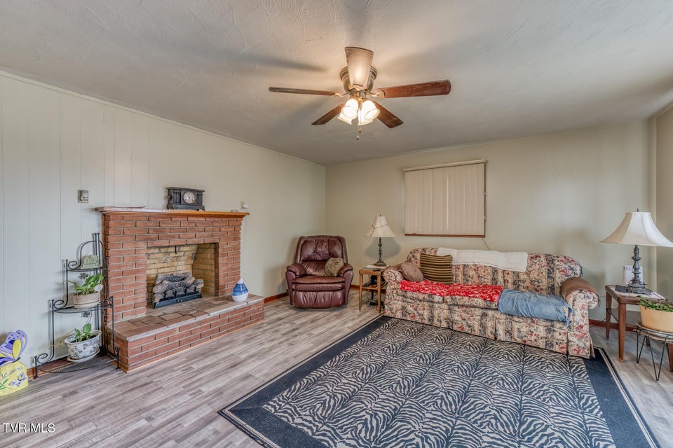 Photo #4: 215 Linda Street