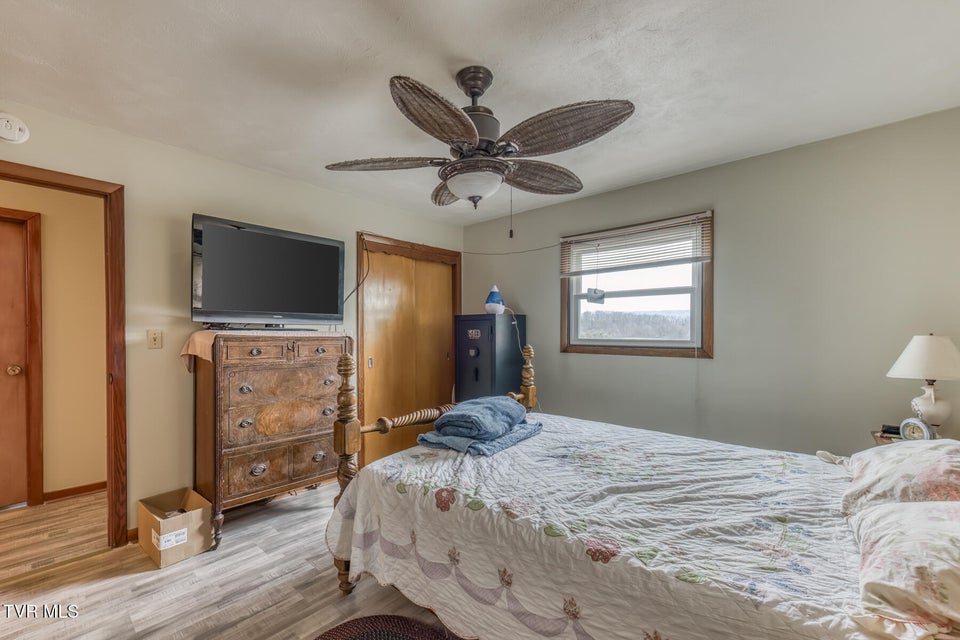 Photo #9: 215 Linda Street