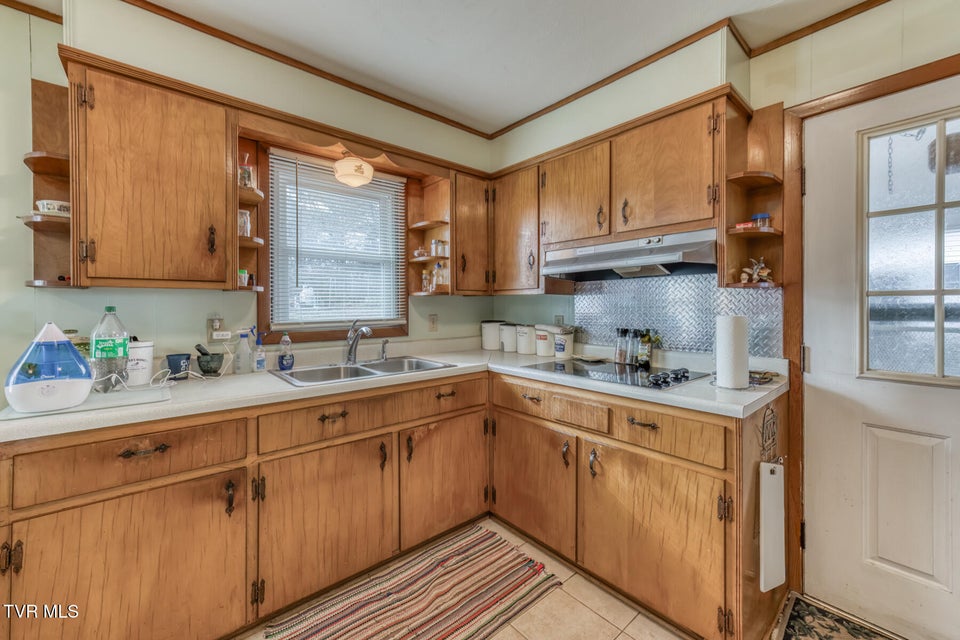 Photo #11: 215 Linda Street