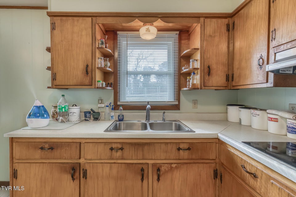 Photo #13: 215 Linda Street