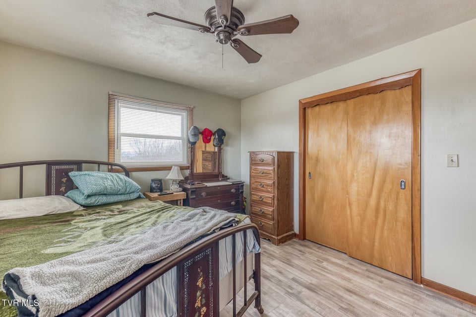 Photo #17: 215 Linda Street