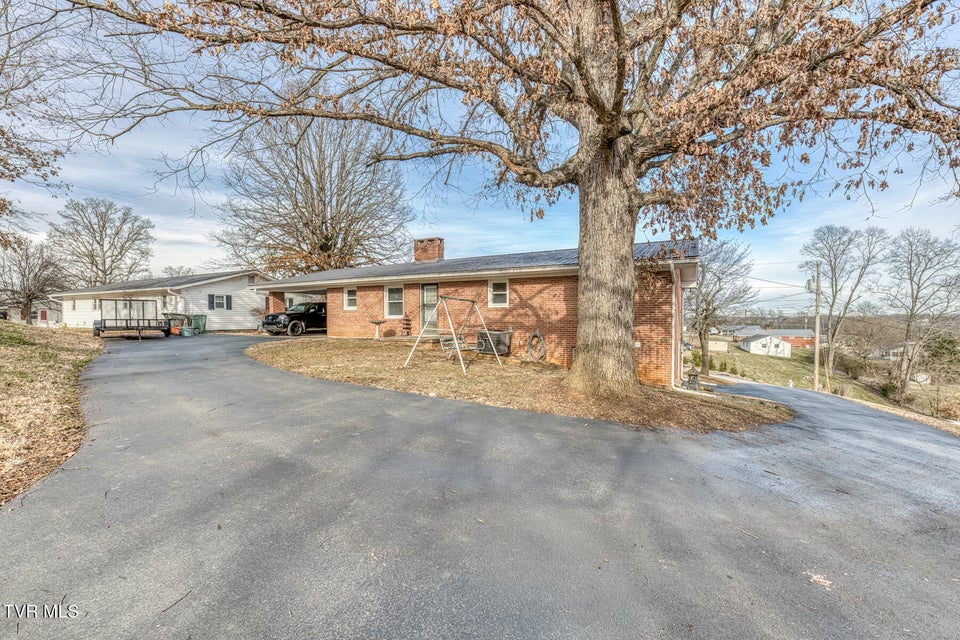 Photo #22: 215 Linda Street