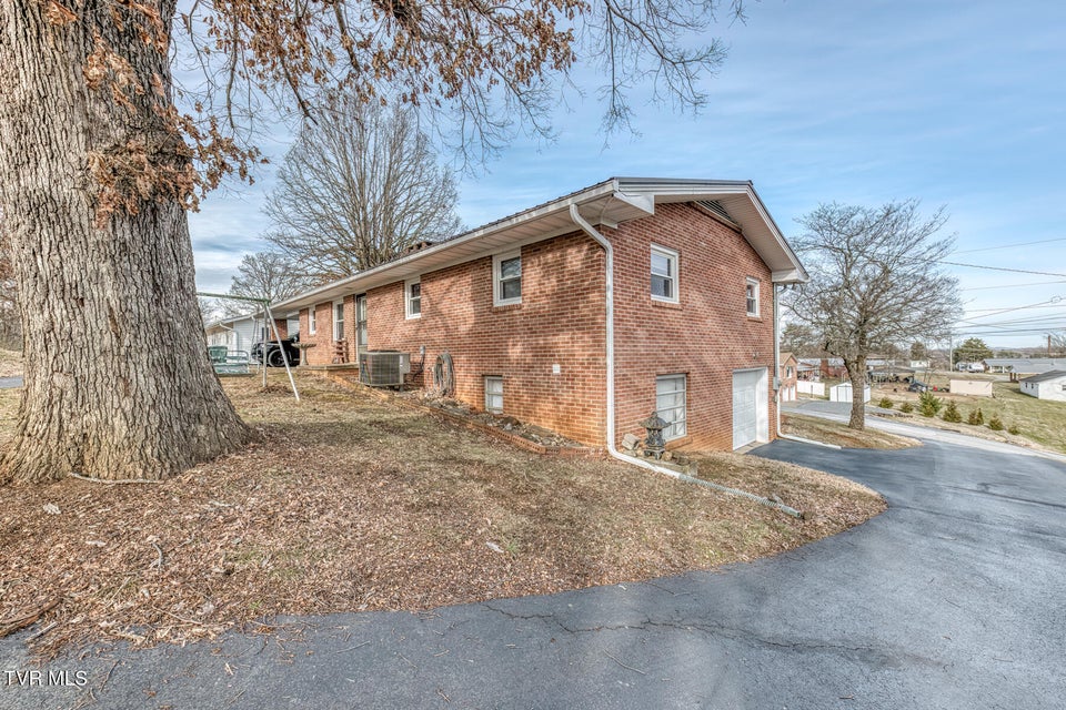 Photo #23: 215 Linda Street