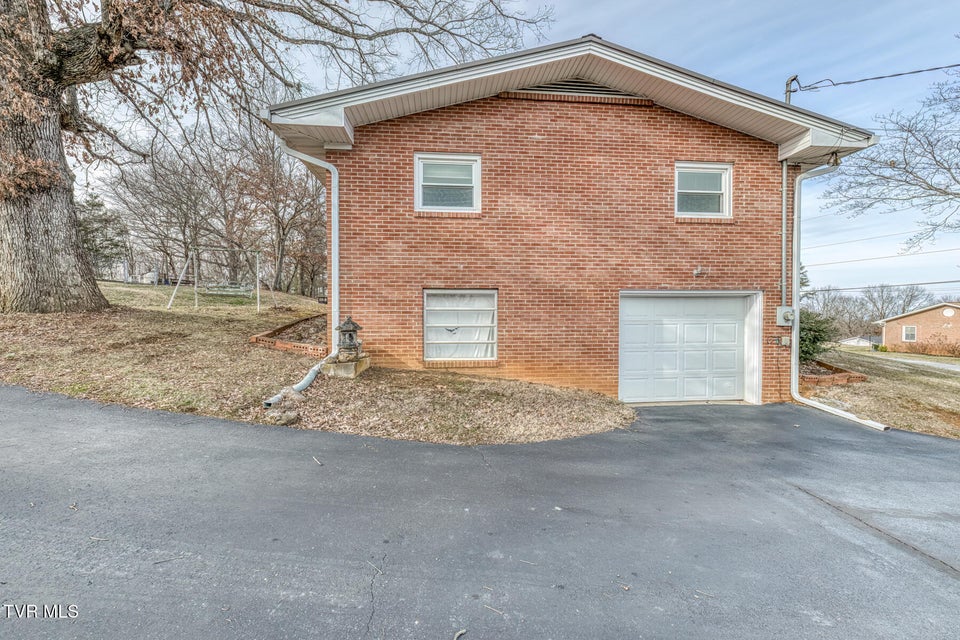 Photo #24: 215 Linda Street