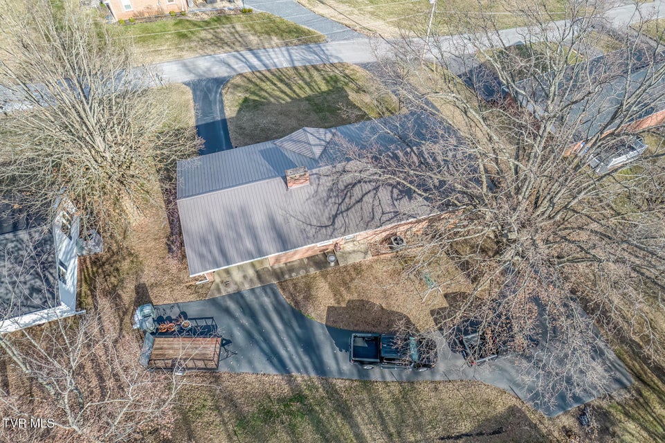 Photo #33: 215 Linda Street