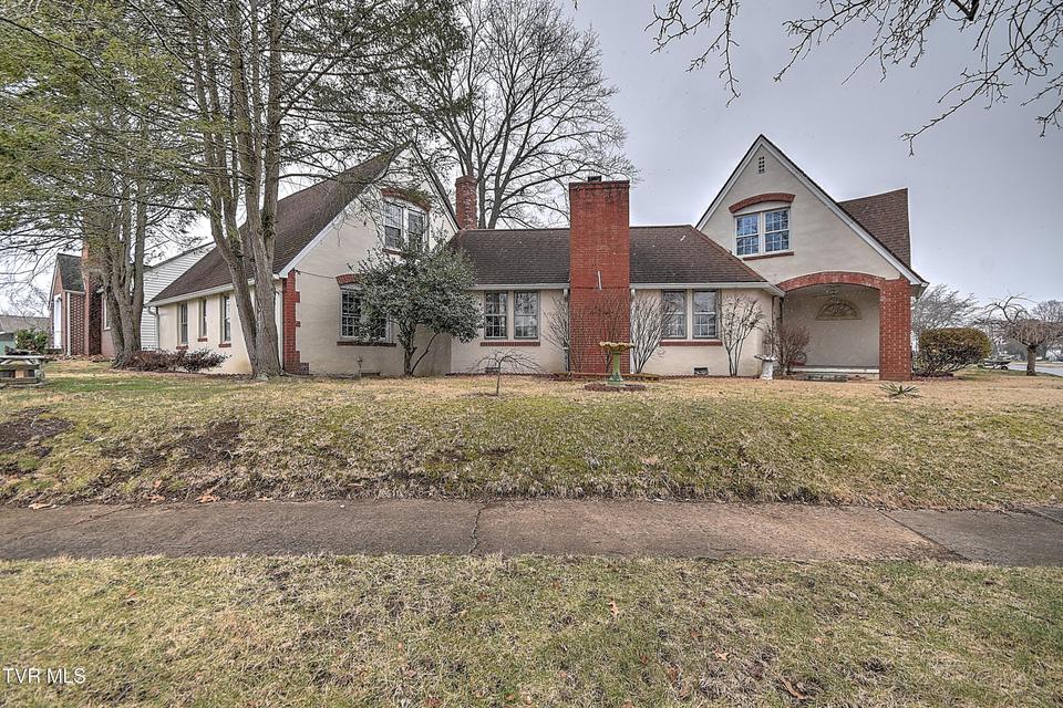 Photo #13: 818 Federal Street