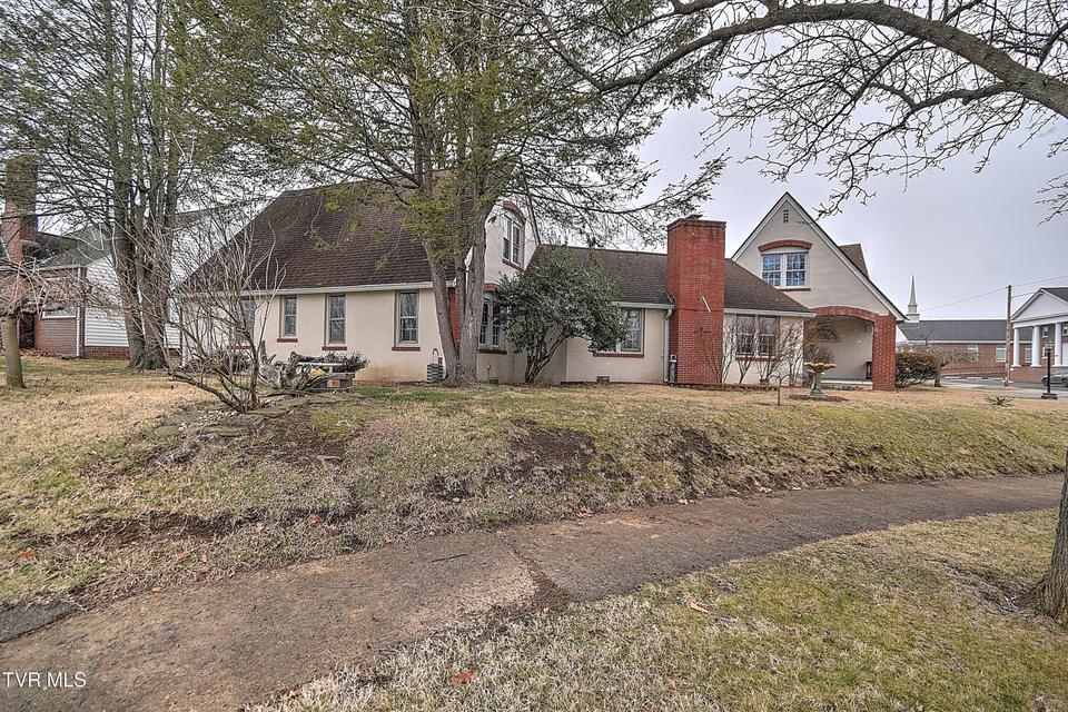 Photo #9: 818 Federal Street