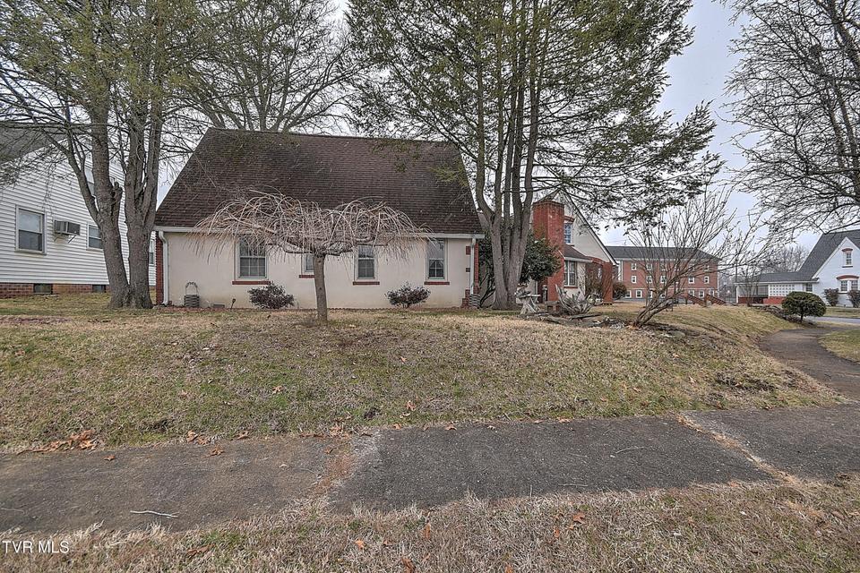 Photo #14: 818 Federal Street