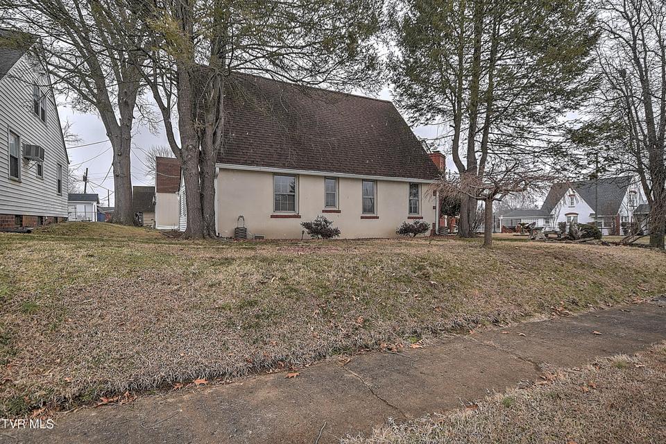 Photo #15: 818 Federal Street