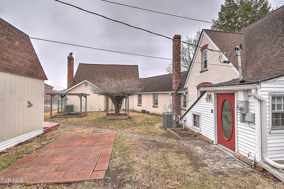 Photo #16: 818 Federal Street