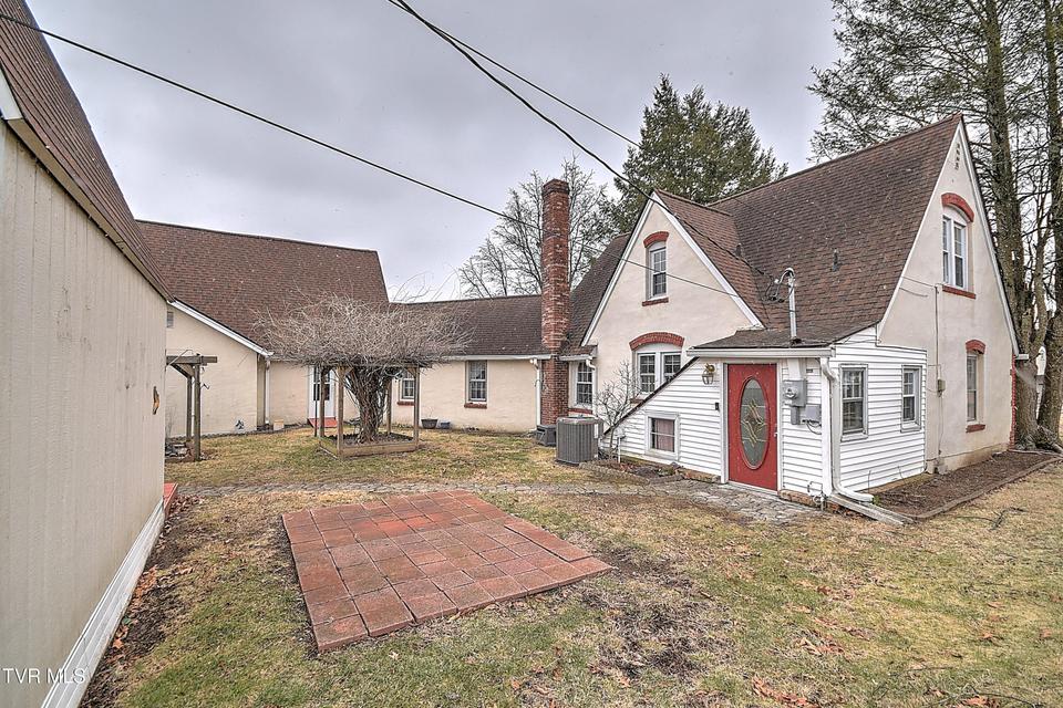 Photo #18: 818 Federal Street