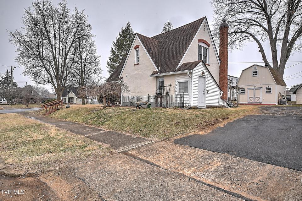 Photo #21: 818 Federal Street