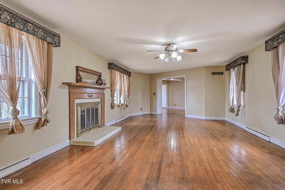 Photo #3: 818 Federal Street