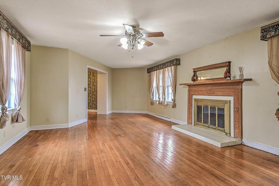 Photo #12: 818 Federal Street