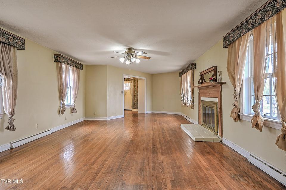 Photo #4: 818 Federal Street