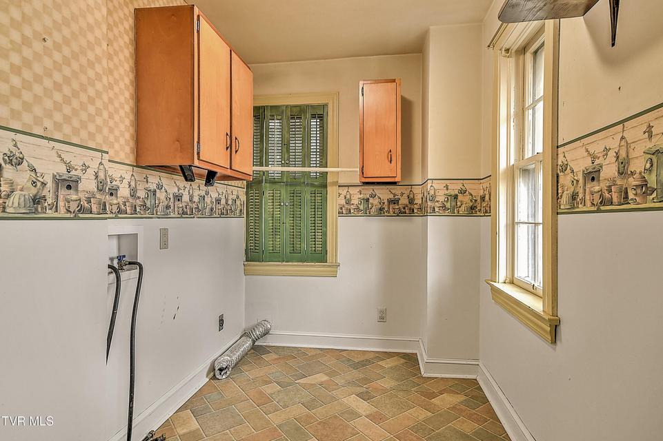 Photo #30: 818 Federal Street